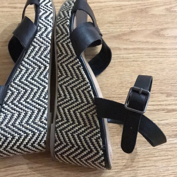 Lands’ End low woven wedge ankle strap sandals 9.5 - Picture 8 of 8